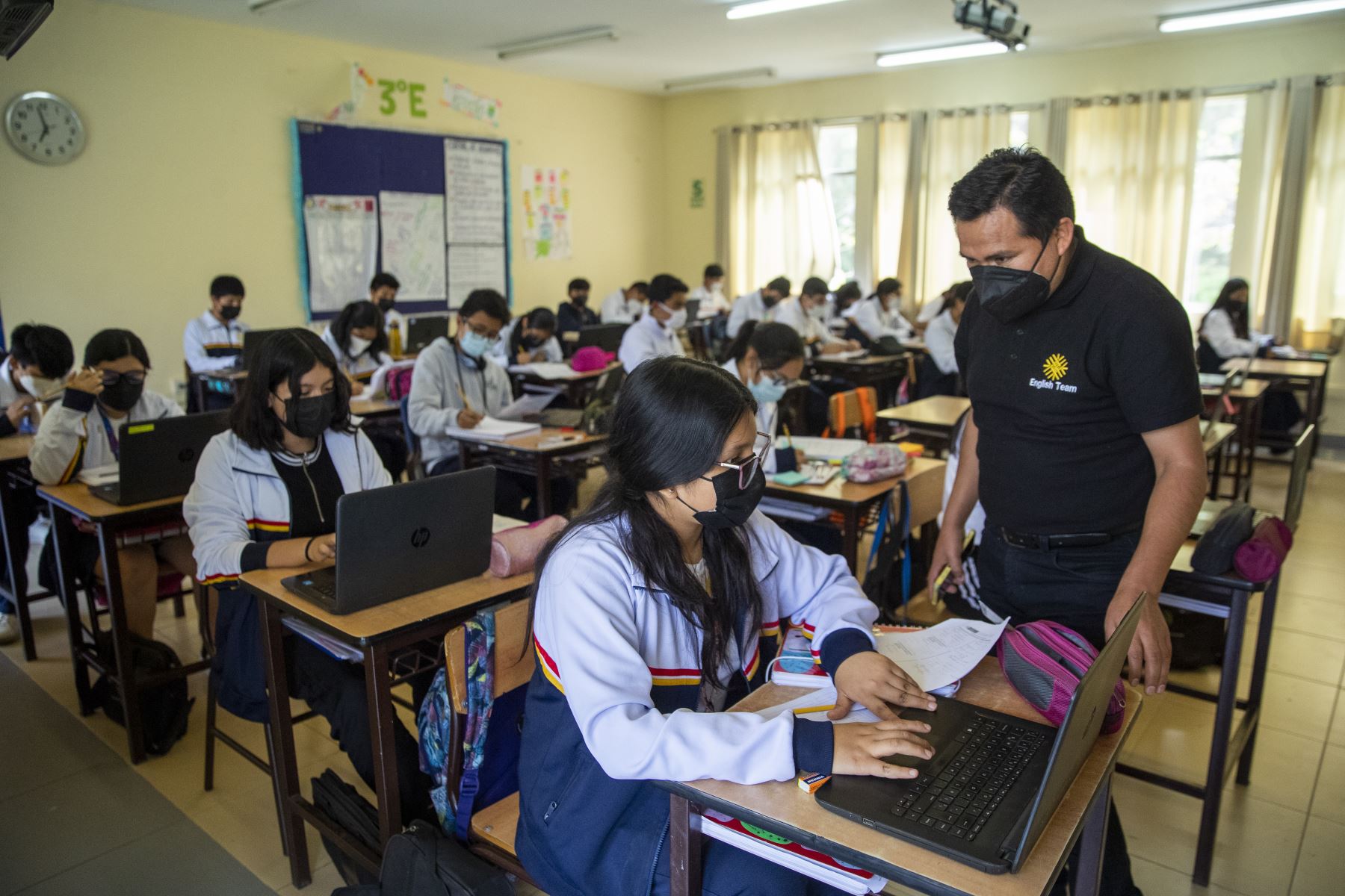 Da del Maestro: ms de 570,000 docentes en Per celebrarn hoy 6 de julio