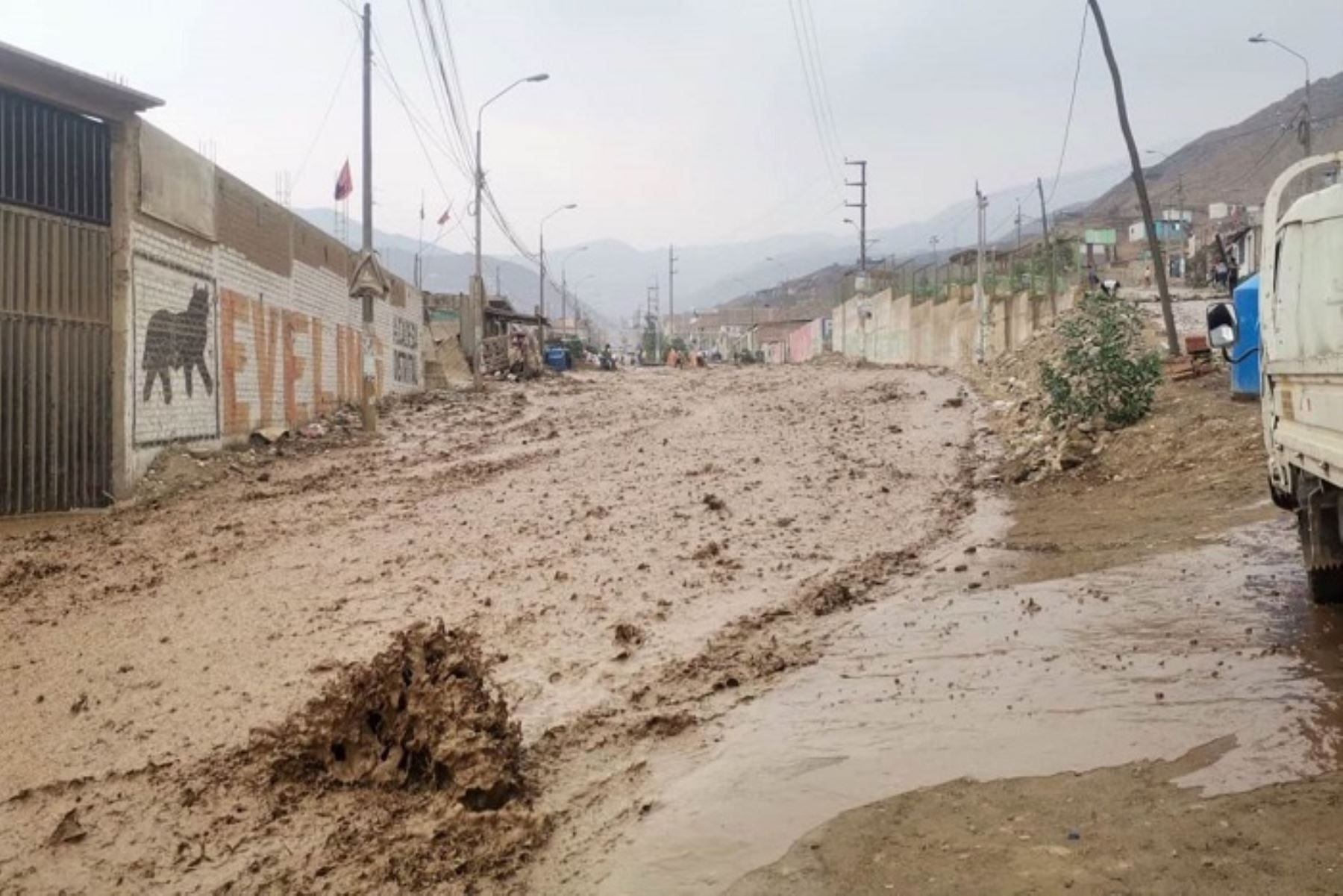 Nio rescatado de huaico en Jicamarca evoluciona favorablemente en hospital