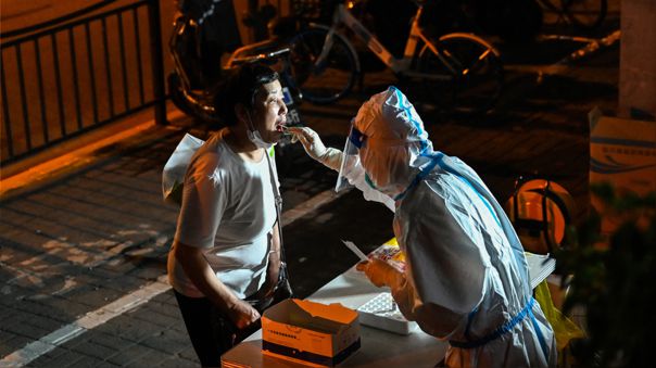 China impuso nuevos confinamientos ante cifra récord de contagios de la COVID-19