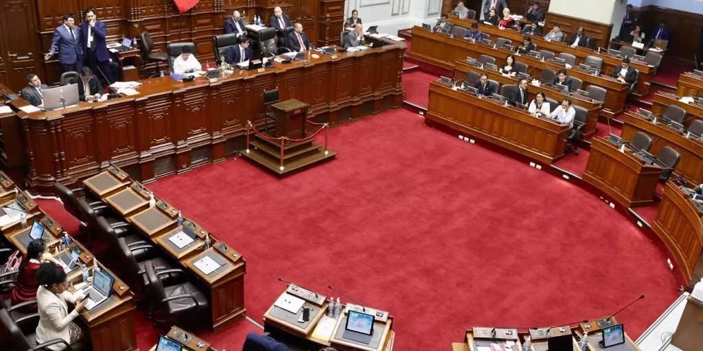 Congreso aprueba retorno a la bicameralidad y restitución de la reelección parlamentaria indefinida