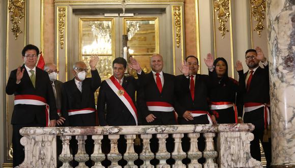 Pedro Castillo mantiene a Torres en la PCM y juntos revolvieron seis ministerios