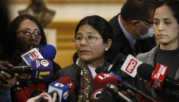 Chabelita denuncia a Alva ante Comisión de Ética tras jalonearla del brazo
