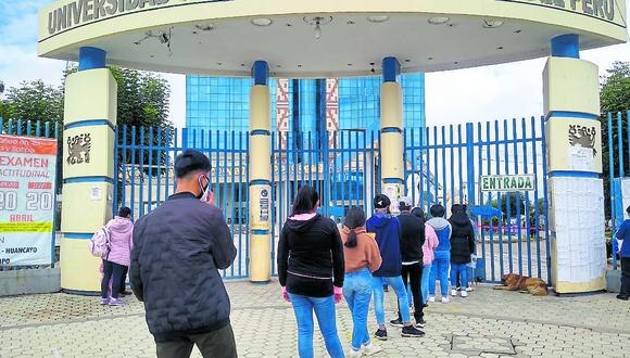 Unos 153 postulantes no llegan y 66 logran ingreso en primer día del examen de admisión UNCP