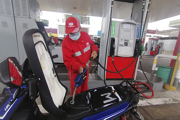 Reducen precios de gasolina de 84 y 90
