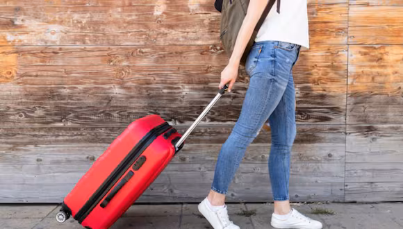 Aumento de la pobreza en el Perú y falta de oportunidades obliga a los jóvenes a emigrar