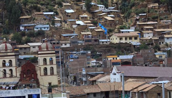 Más de mil estudiantes ya reciben el bono por orfandad en Huancavelica
