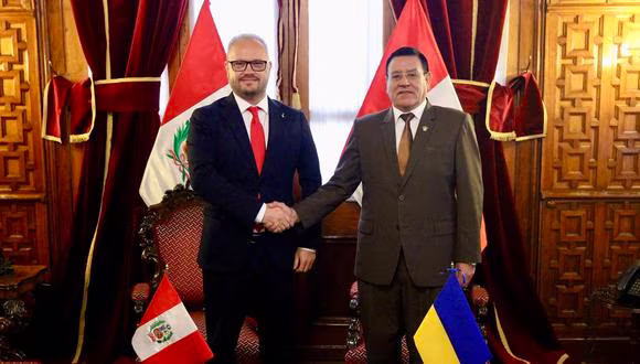 Con Guillermo Bermejo son 13 los viajeros. Ucrania tambi閚 manda su invitaci髇