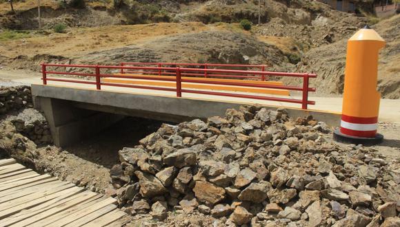 Gastan 500 mil soles en puentes y le ponen Vladimir Cerrón en zona donde no hay saneamiento básico