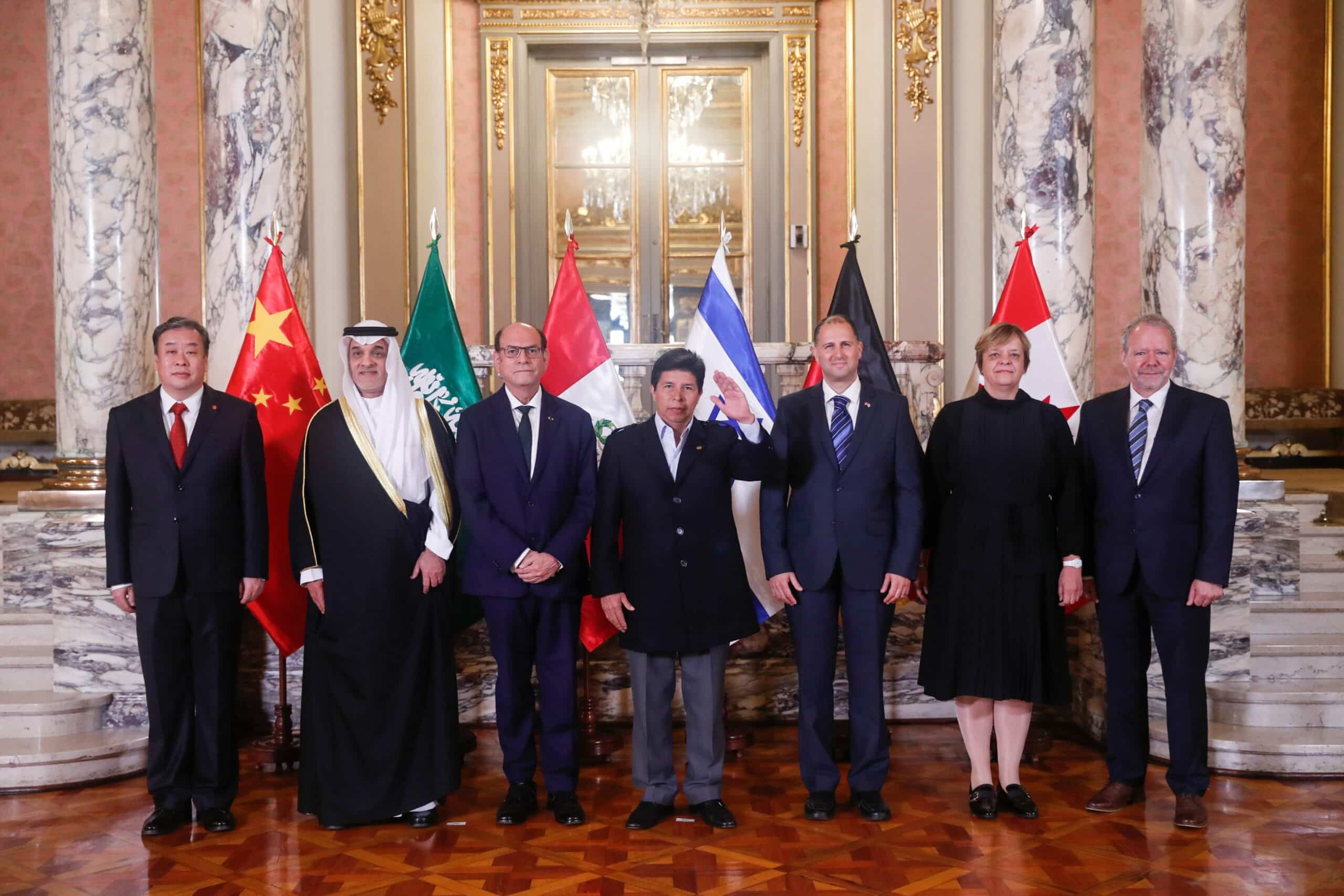 Embajadores de cinco países entregaron cartas credenciales a Pedro Castillo