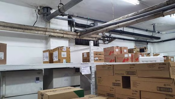 La realidad de los almacenes de medicamentos en Essalud: entre hongos y desagüe