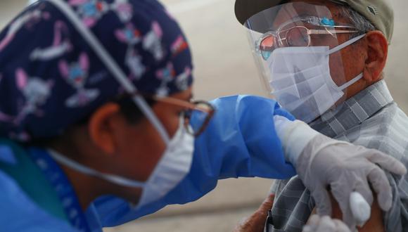 Inicia vacunación a adultos mayores de la región Junín con dosis de Pfizer
