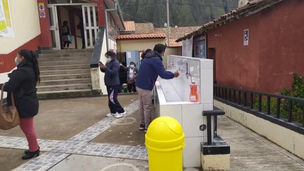 Defensora del Pueblo pide a municipalidades de Huancavelica que garanticen agua en colegios para el