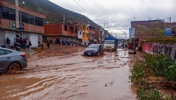 Carretera Central qued interrumpido producto de huaico en la zona de Ayancocha Hunuco