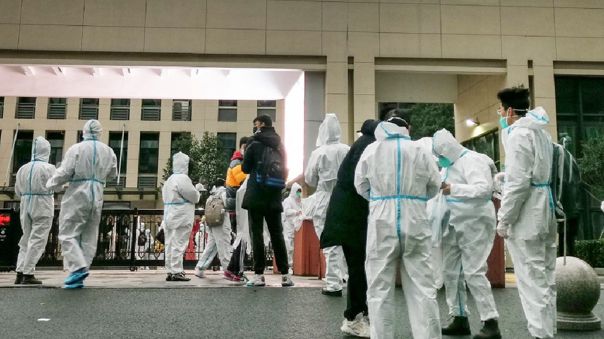 China: Un aborto ocurrido en puerta de hospital provoca críticas sobre normas contra la COVID-19 que