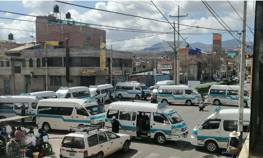 Hoy debe resolverse de una forma u otra el paro de transportistas, afirma Sagasti