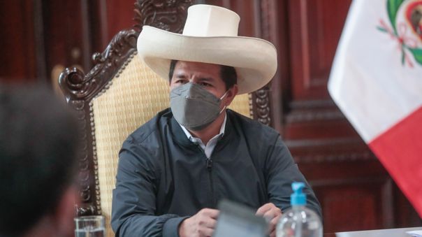 Pedro Castillo reconoció ante la Fiscalía los chats con el excomandante general del Ejército, según 