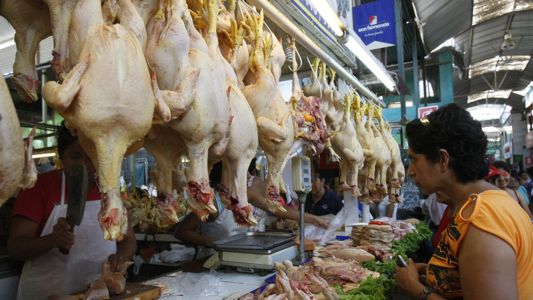 La gente no puede pagar: comerciantes de pollo aseguran que las ventas han bajado debido al alto pre