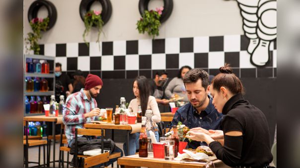 ¿Gastronomía peruana en una llantería? Cusqueña abrió en Perú el primer restaurante pop-up con estre