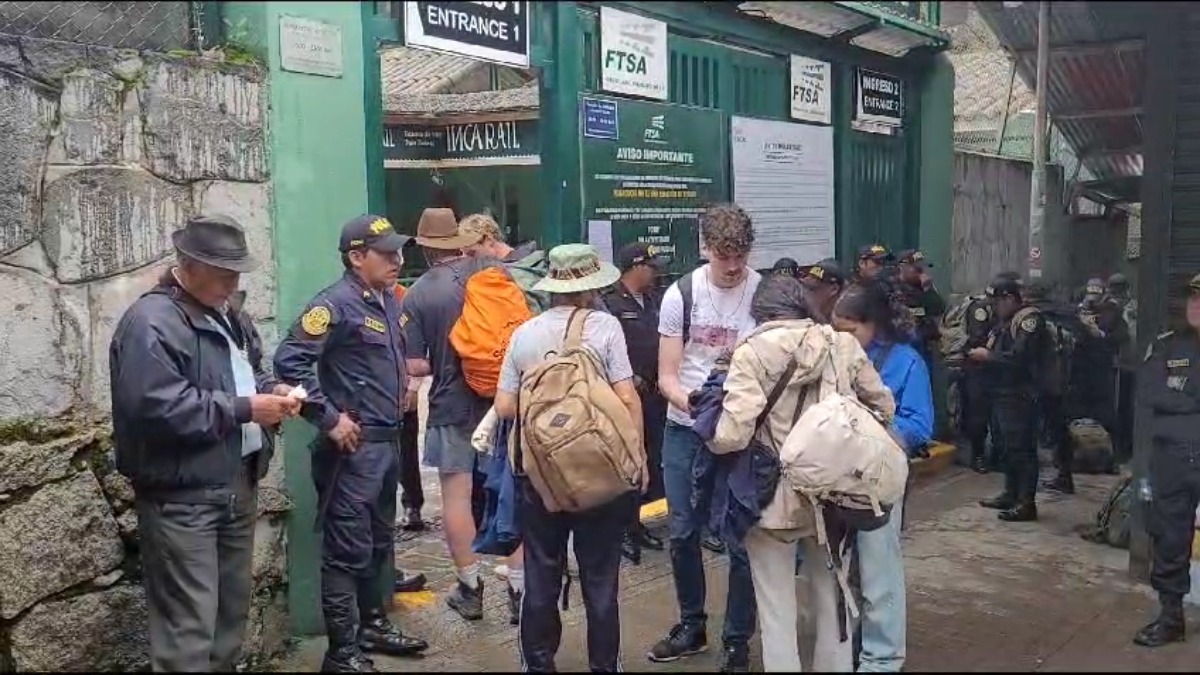 Cusco: tren humanitario con cerca de 700 turistas varados partió desde Machupicchu